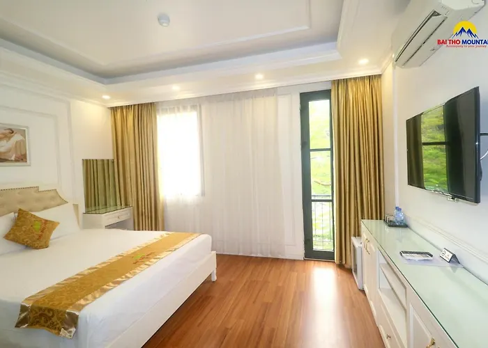 Khách sạn Bài Thơ Mountain Hạ Long